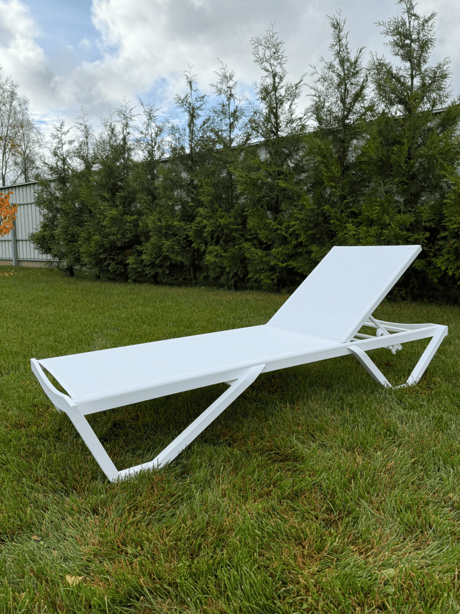 Шезлонг ENZO в белом цвете 1